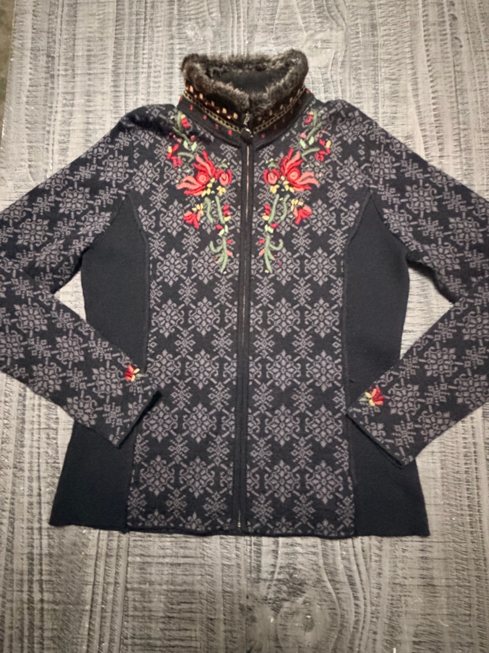 Black Embroidered Floral Zip-Up Fleece Sweater Jacket w Faux Fur Collar